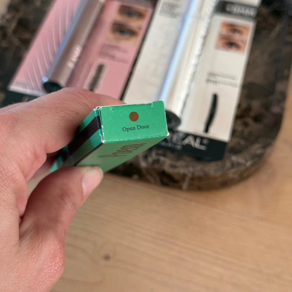 L'Oreal Lash Paradise and Telescopic Extensionist Mascara, eyeshadow palette